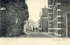 11485 Gezicht in de Dorpsstraat met bebouwing te Loenen uit het zuiden; met rechs de voorgevels van de huizen nrs. 16-hoger.